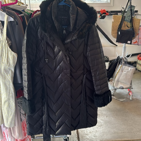 VIA SPIGA Puffer Coat (3/4 length) with fur hood. - Picture 3 of 4